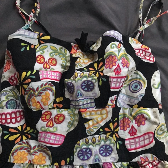 Beautiful sugar skull swing pinup dress - Picture 2 of 4